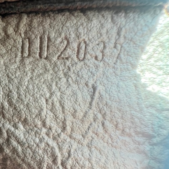 LOUIS VUITTON
Vintage Monogram Toiletry Pouch 17 - Picture 12 of 12